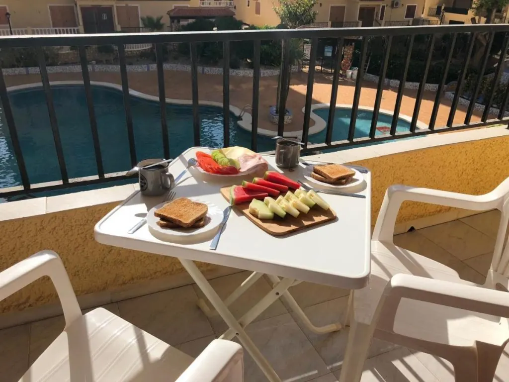 Balcony & pool